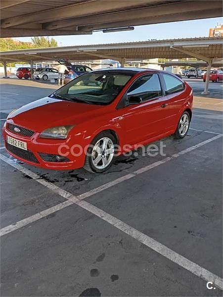 Rojo Usado 2007 Ford Focus Sport Berlina | 2300 € (Buen precio) - Imagen 1/4