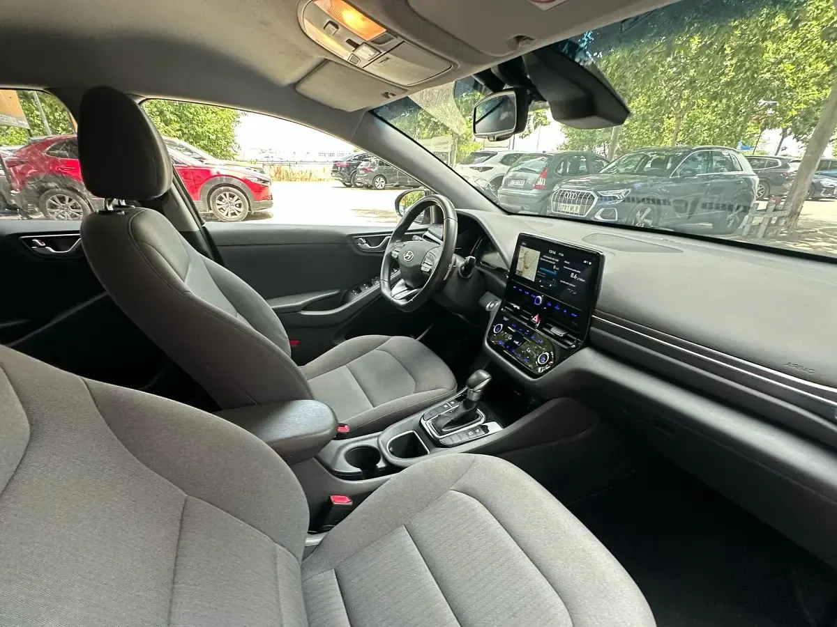 Usado Hyundai Ioniq 141 CV (103 kW) 2021 Negro Utilitario