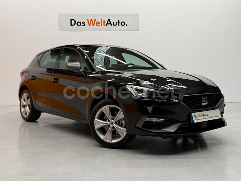 Negro Nuevo 2025 Seat Leon FR Berlina | 32.900 € (Caro) - Imagen 1/4
