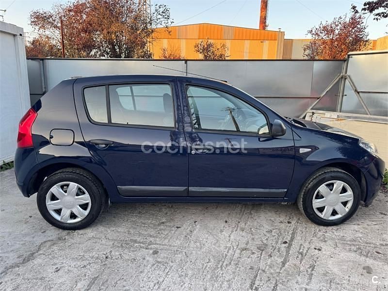 Usado Dacia Sandero Base 75 CV (55 kW) 2010 Azul Berlina