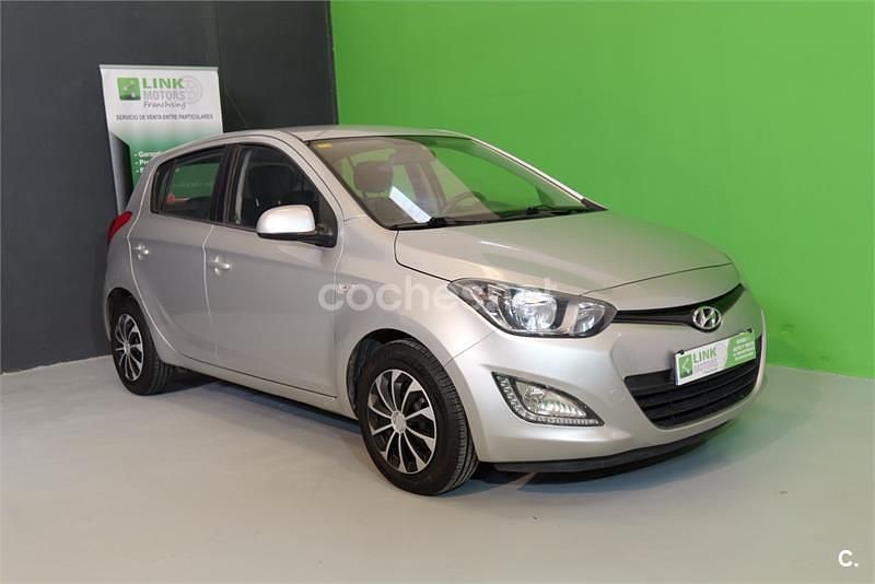 Usado Hyundai i20 85 HP (62 kW) 2013 Cinzento Citadino