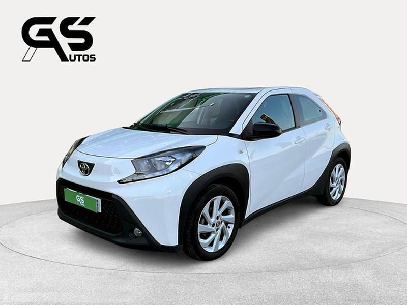 Usado Toyota Aygo X Play 72 CV (52 kW) 2022 Blanco SUV