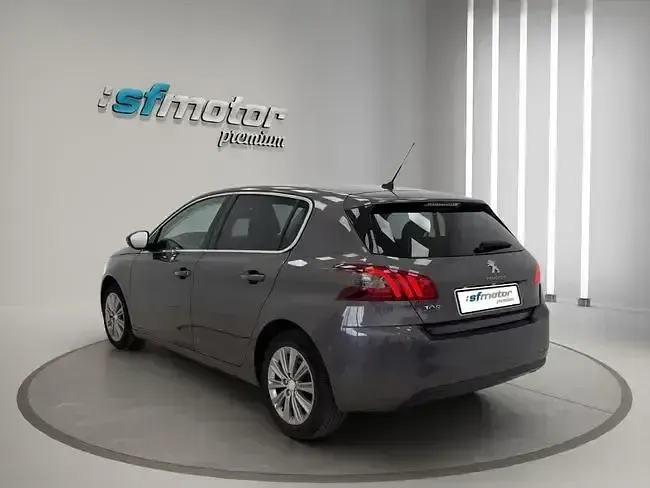 Usado Peugeot 308 Allure 130 CV (95 kW) 2020 Gris Berlina