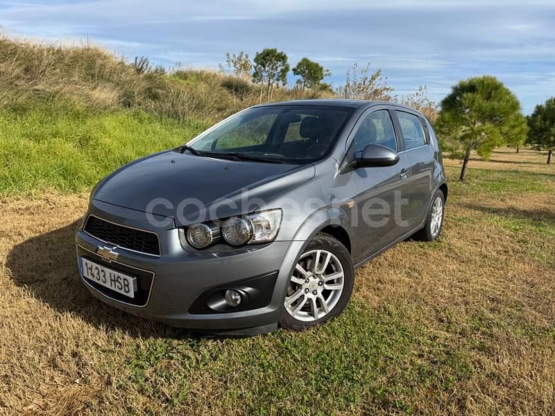 Gris / plata Usado 2013 Chevrolet Aveo LTZ Berlina | 6000 € (Precio justo) - Imagen 1/4