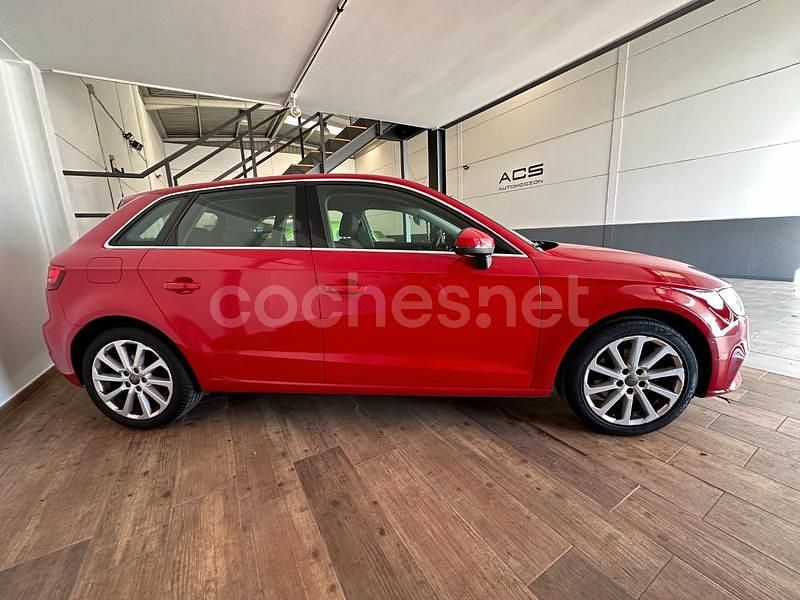 Usado Audi A3 Design 116 CV (85 kW) 2018 Rojo Berlina