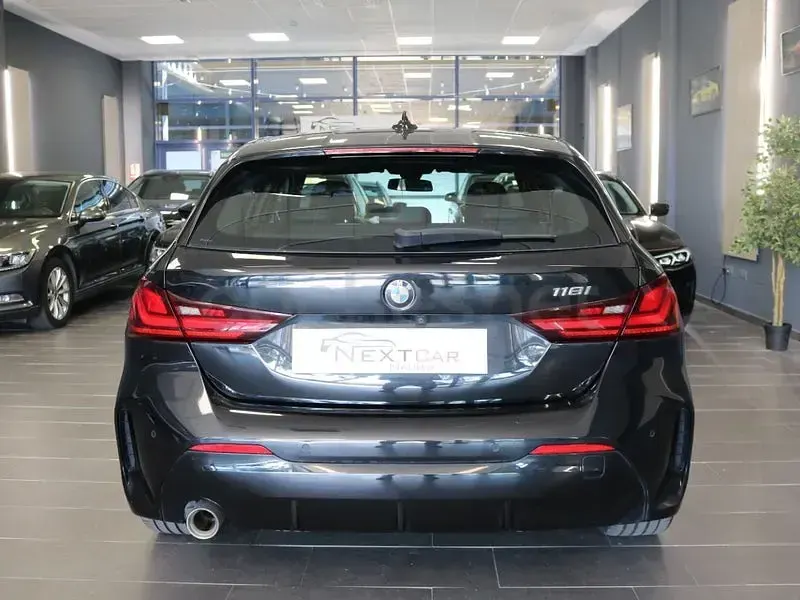 Usado BMW 118 Comfort Edition 136 CV (100 kW) 2021 Negro Berlina