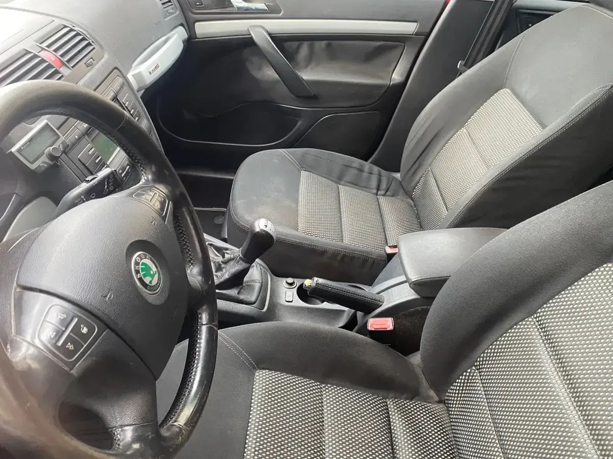 Usado Skoda Octavia Elegance 140 CV (102 kW) 2007 Rojo Familiar