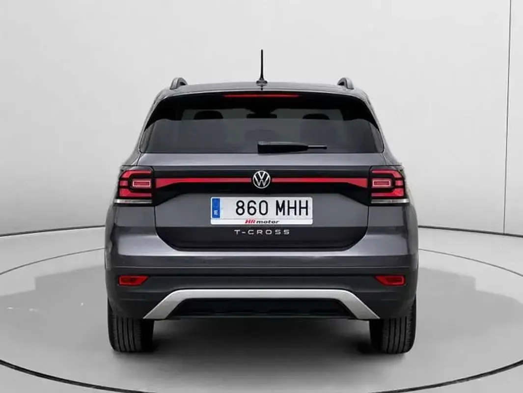 Usado VW T-Cross Advance 110 CV (80 kW) 2023 Gris SUV
