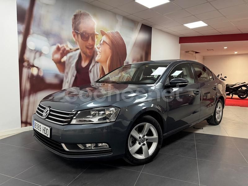 Gris / plata Usado 2011 VW Passat Edition Berlina | 7990 € (Precio justo) - Imagen 1/4