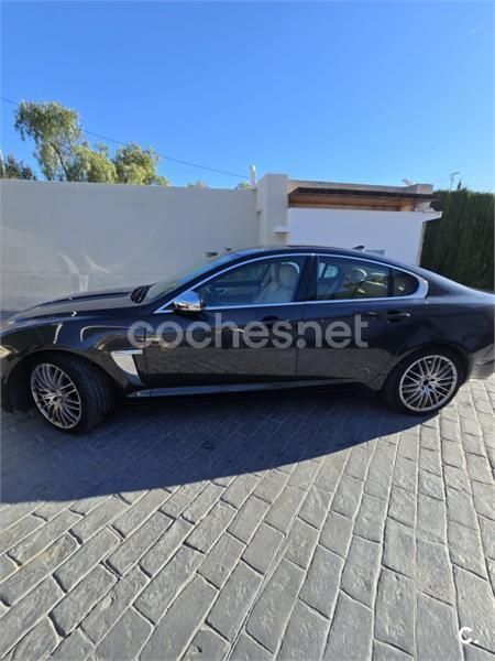 Gris / plata Usado 2014 Jaguar XF Premium Luxury Berlina | 8200 € (Precio justo) - Imagen 1/4