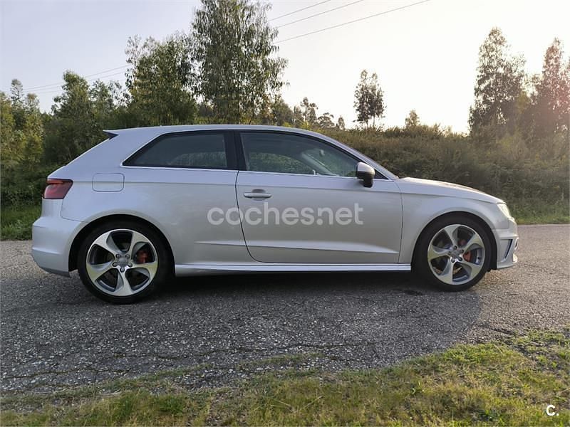 Usado Audi A3 Attraction 150 CV (110 kW) 2015 Gris / plata Berlina