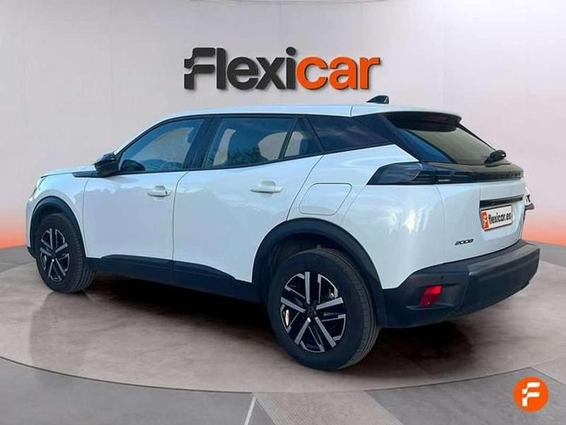 Usado Peugeot 2008 Active 101 CV (74 kW) 2023 Blanco SUV