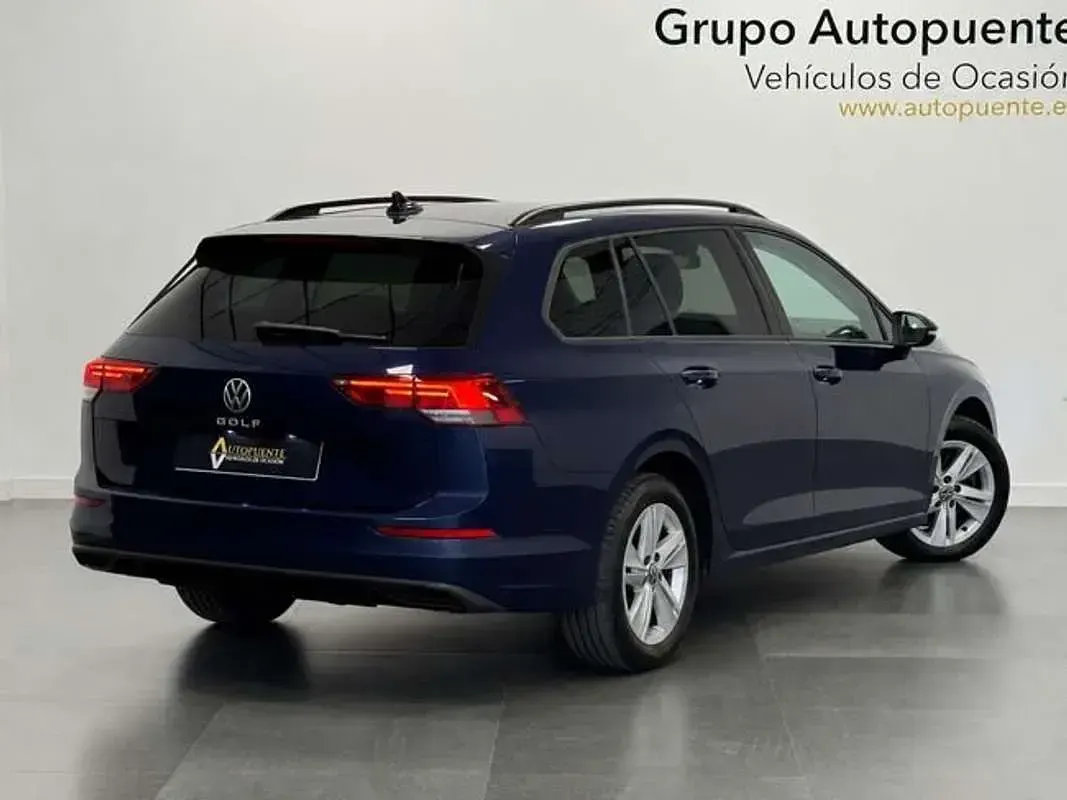 Usado VW Golf VIII Life 116 CV (85 kW) 2022 Azul Familiar