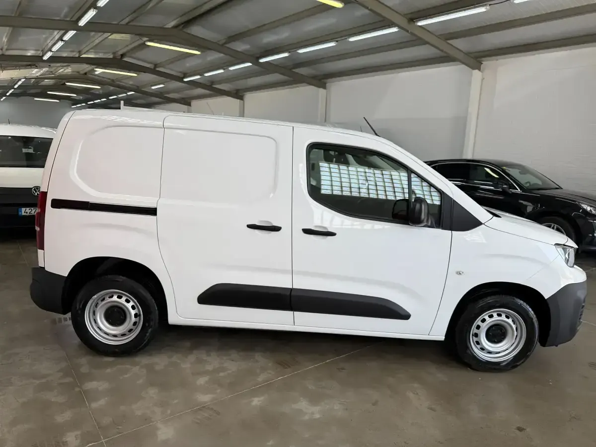 Usado Peugeot Partner S 100 CV (73 kW) 2021 Blanco Monovolumen