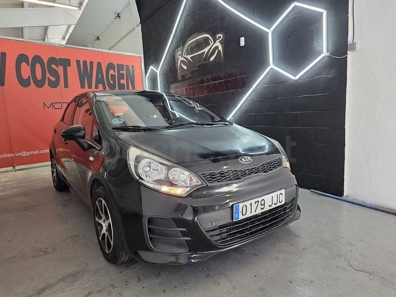 Usado Kia Rio 75 CV (55 kW) 2015 Negro Berlina