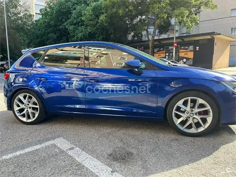Käytetty Seat Leon FR 150 HP (110 kW) 2017 Sininen Sedan