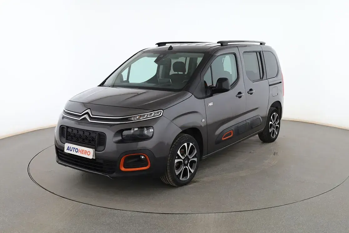 Käytetty Citroën Berlingo Shine 102 HP (75 kW) 2021 Tila-auto
