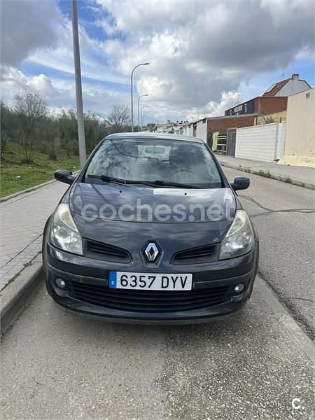 Usado Renault Clio II Dynamique 85 CV (62 kW) 2006 Negro Berlina