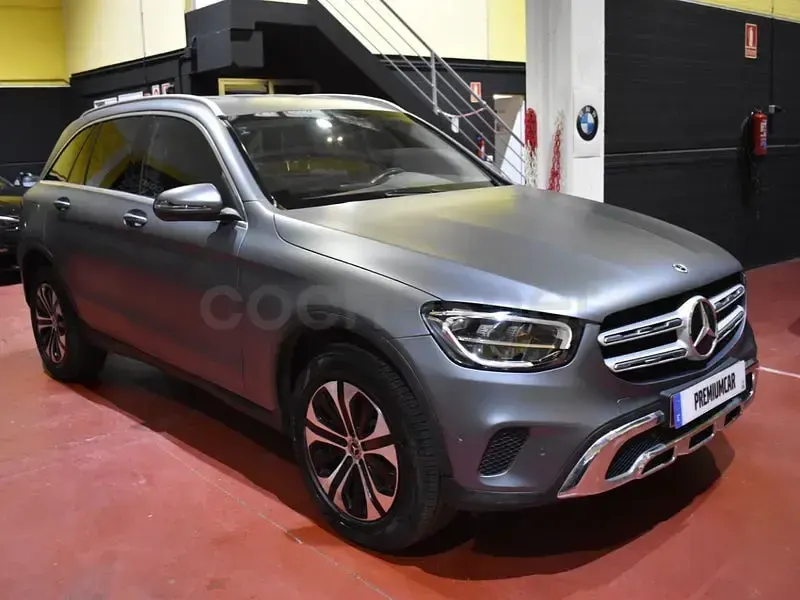 Usado Mercedes GLC300e 320 CV (235 kW) 2022 Gris / plata SUV
