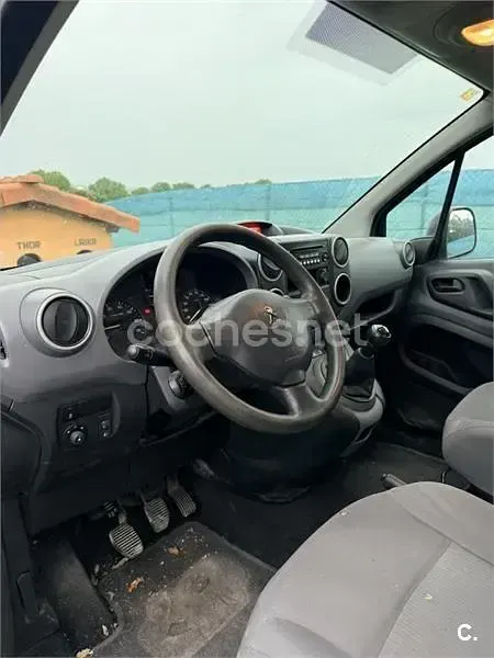 Usado Peugeot Partner Tepee Access 100 CV (73 kW) 2016 Blanco Monovolumen