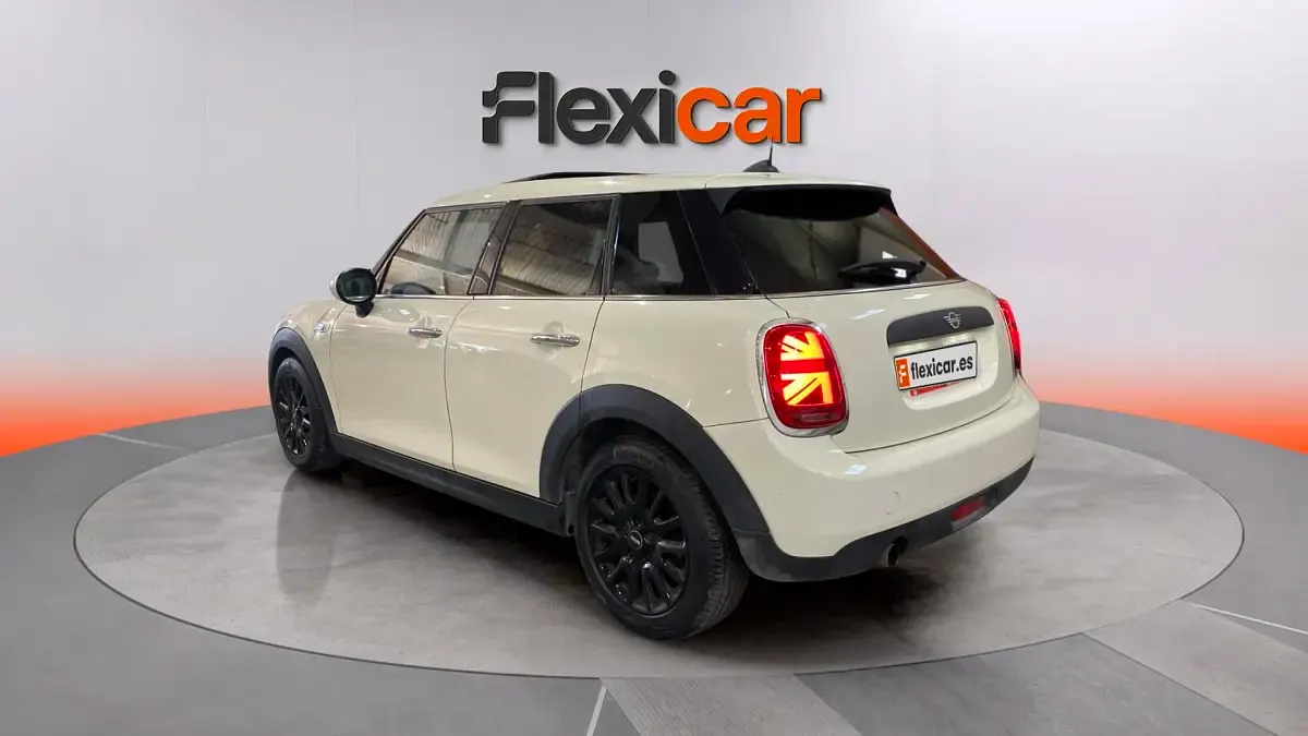 Usado Mini ONE 102 CV (75 kW) 2019 Beige Utilitario