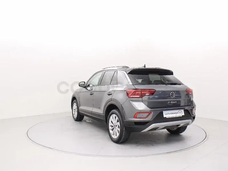 Usado VW T-Roc 150 CV (110 kW) 2025 Gris / plata SUV