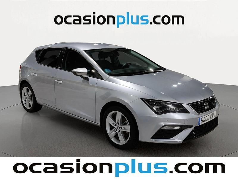 Usado Seat Leon FR 130 CV (95 kW) 2019 Gris plata Utilitario