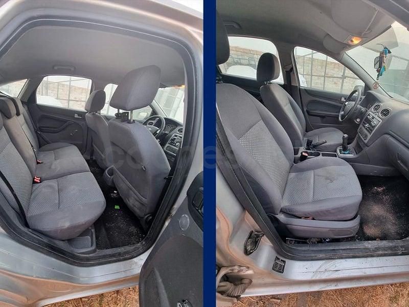 Usado Ford Focus Trend 90 CV (66 kW) 2005 Gris / plata Berlina