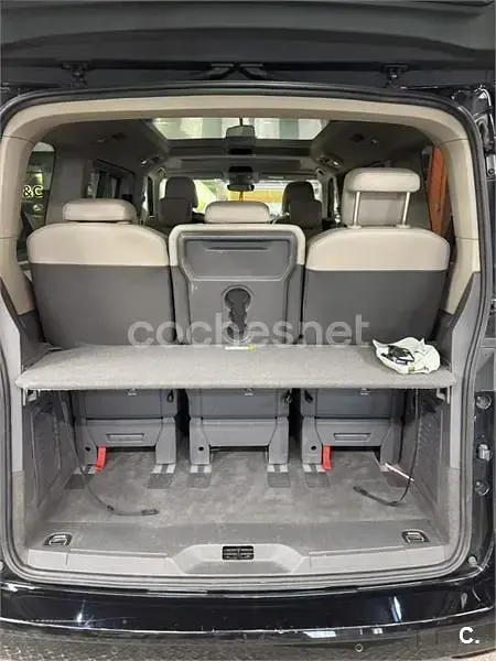 Usado VW Multivan Life 150 CV (110 kW) 2023 Negro Monovolumen