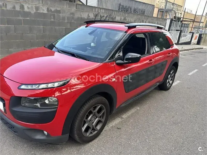 Usado Citroën C4 Feel 82 CV (60 kW) 2015 Rojo Berlina
