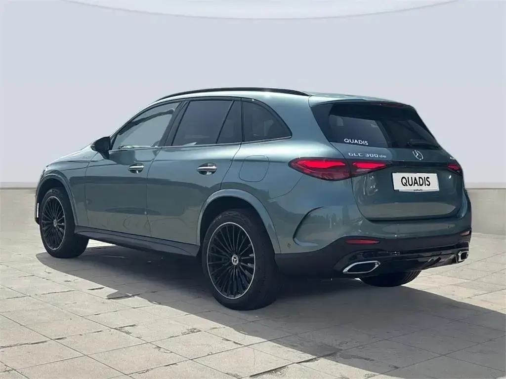 Usado Mercedes GLC300de 333 CV (244 kW) 2026 Plata verde SUV