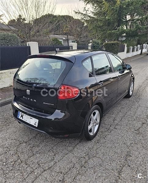 Usado Seat Altea Reference 105 CV (77 kW) 2011 Negro Monovolumen