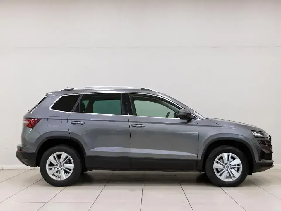 Usado Skoda Karoq Selection 150 CV (110 kW) 2025 Gris SUV