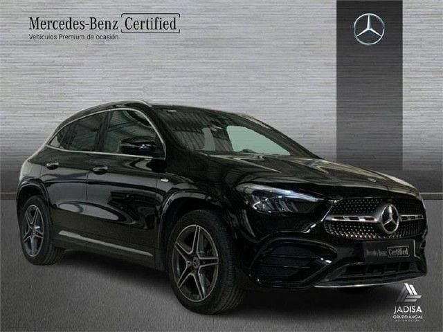 Usado Mercedes GLA200 AMG line 163 CV (119 kW) 2026 Gris montaña SUV