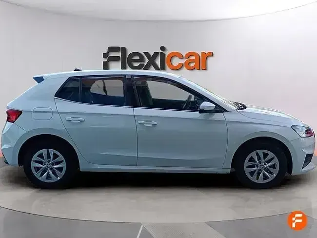 Usado Skoda Fabia Active 80 CV (58 kW) 2022 Blanco Utilitario
