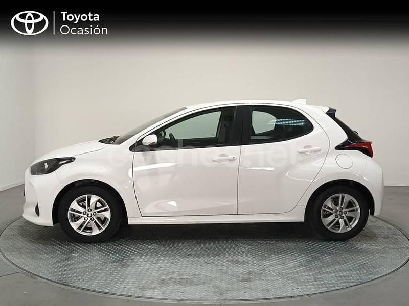 Usado Toyota Yaris Hybrid Active 116 CV (85 kW) 2022 Blanco Berlina