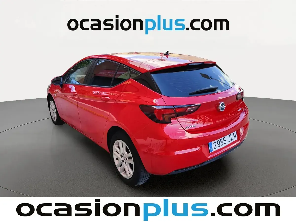 Usado Opel Astra Selective 105 CV (77 kW) 2016 Rojo Utilitario