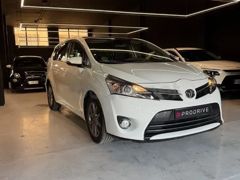 Usado Toyota Verso Advance 132 CV (97 kW) 2014 Blanco Monovolumen