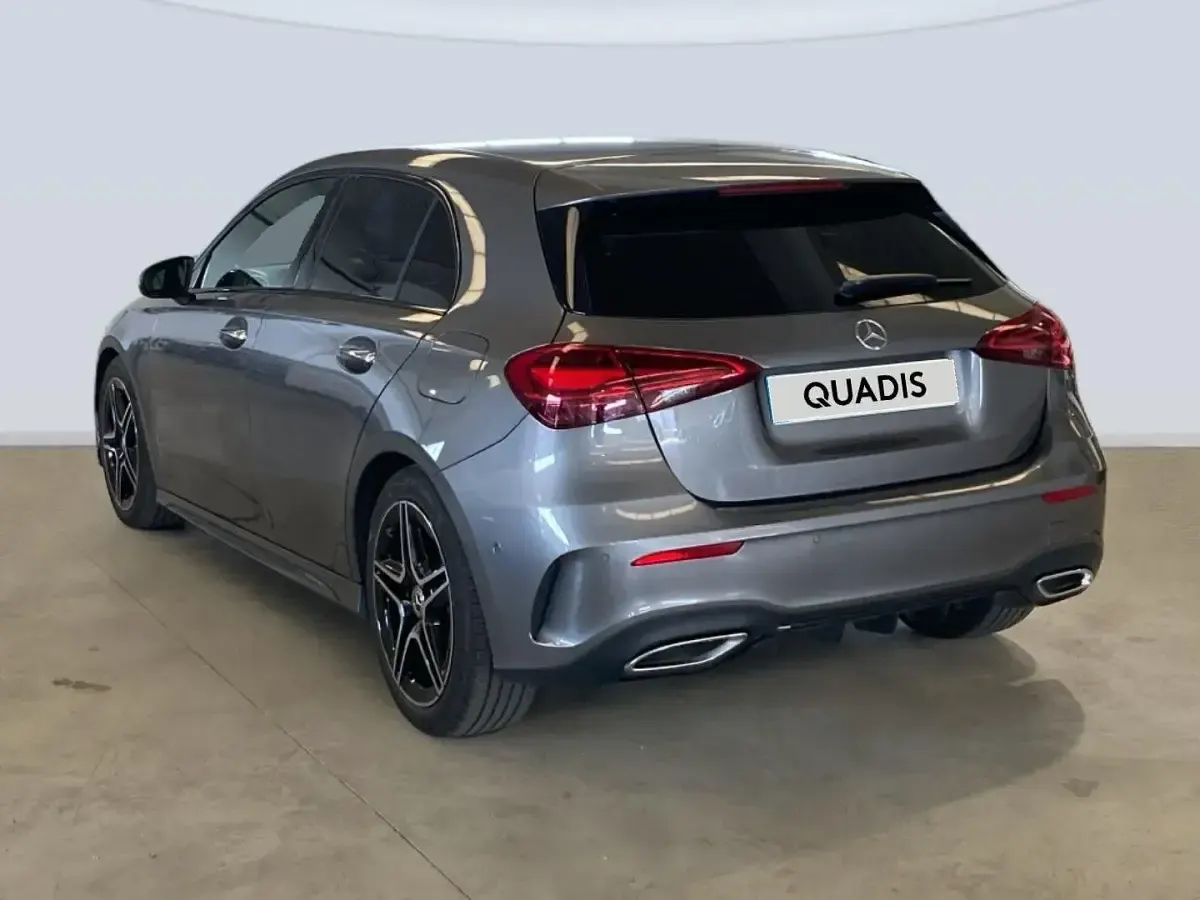 Usado Mercedes A180 116 CV (85 kW) 2025 Gris Berlina