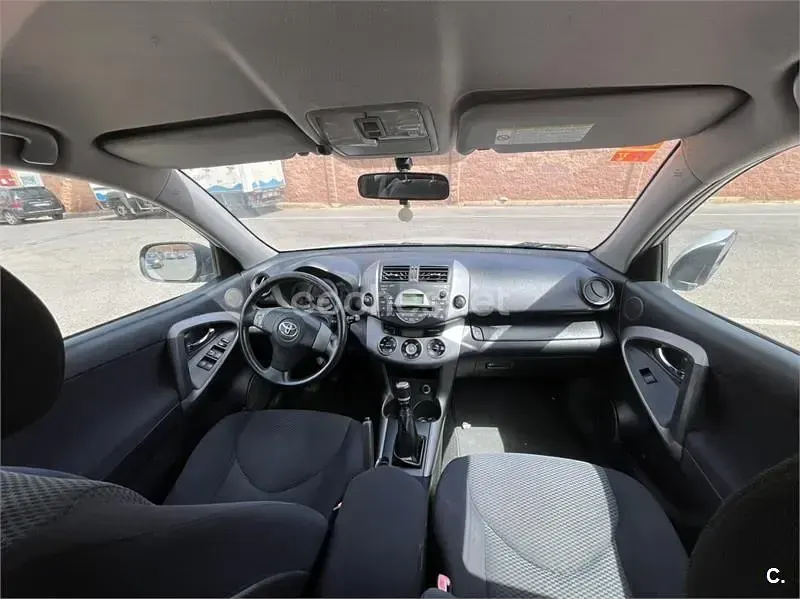 Usado Toyota RAV4 Executive 136 CV (100 kW) 2007 Gris / plata SUV
