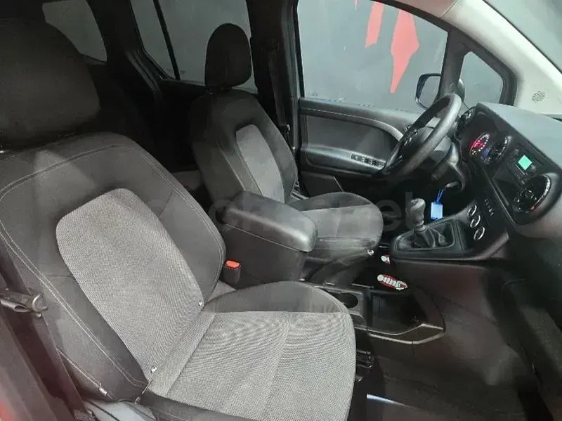 Usado Mercedes Citan 110 95 CV (69 kW) 2022 Gris / plata Familiar