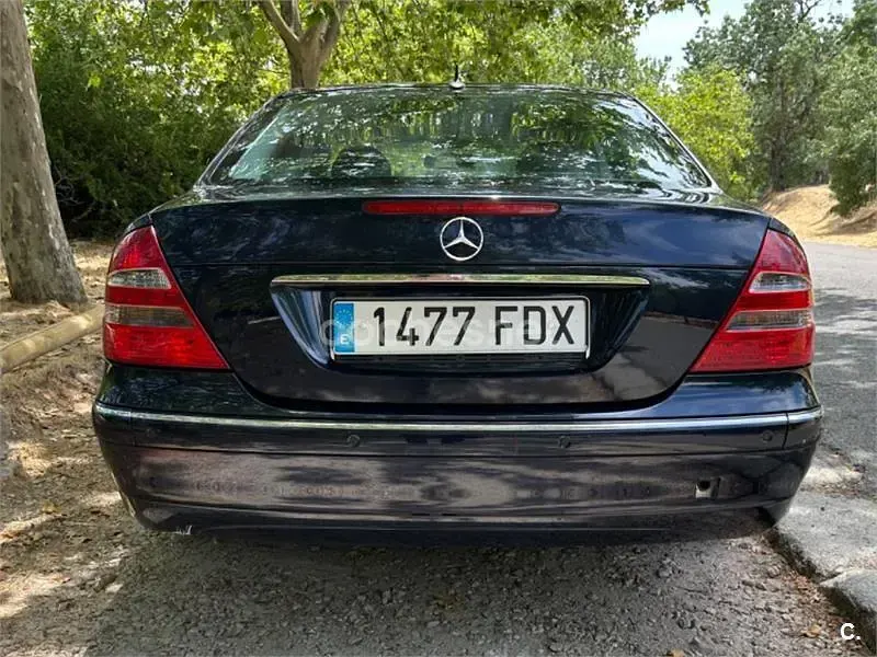 Usado Mercedes E500 Elegance 306 CV (225 kW) 2006 Azul Berlina