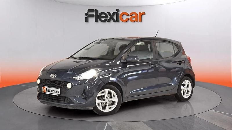 Usado Hyundai i10 67 CV (49 kW) 2022 Gris Utilitario