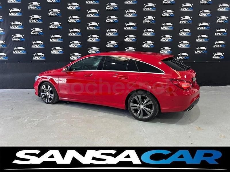 Usado Mercedes CLA200 Shooting Brake Urban 156 CV (114 kW) 2016 Rojo Familiar