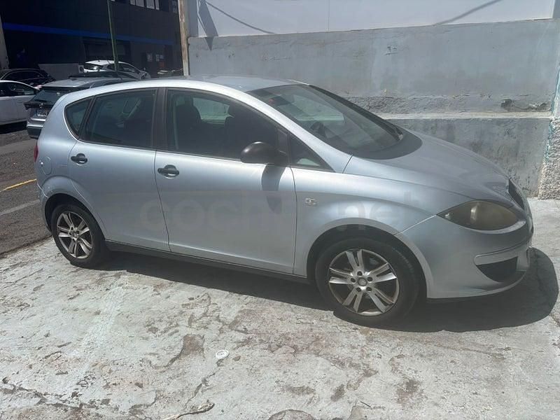 Usado Seat Altea Reference 105 CV (77 kW) 2008 Gris / plata Monovolumen