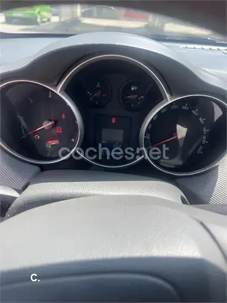 Usado Chevrolet Cruze LS 125 CV (91 kW) 2010 Rojo Berlina
