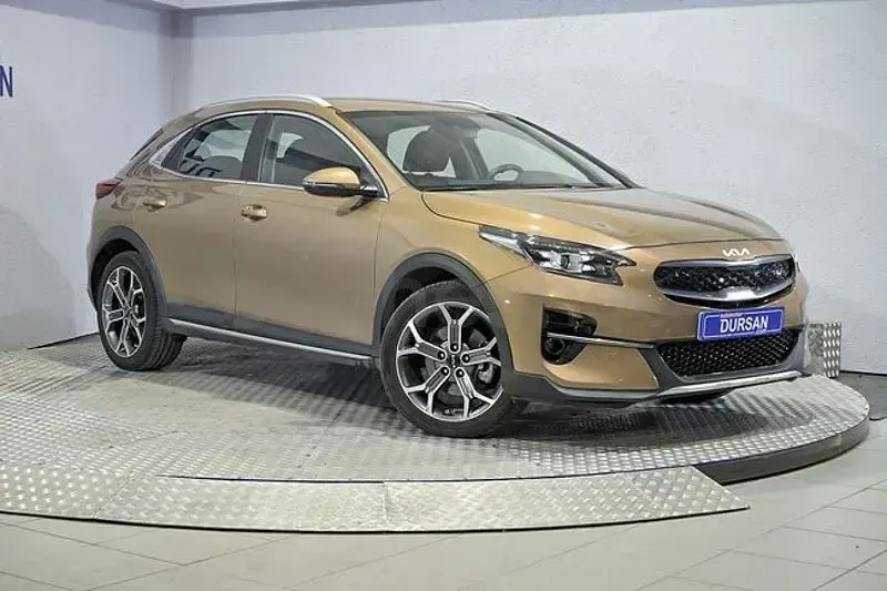Usado Kia XCeed 141 CV (103 kW) 2022 Marrón SUV