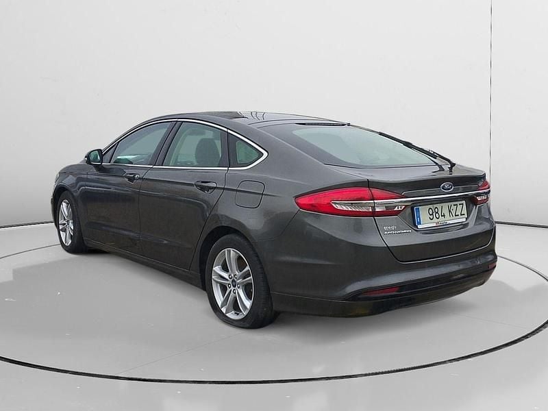 Usado Ford Mondeo Titanium 165 CV (121 kW) 2019 Gris / plata Berlina