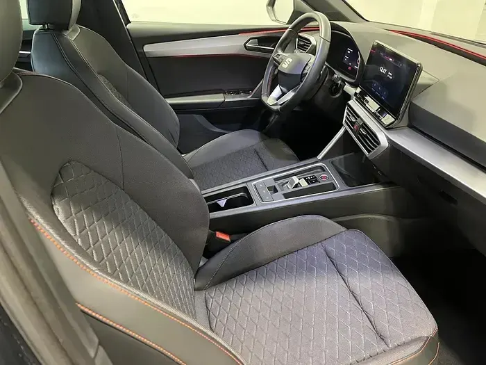 Usado Seat Leon FR 150 CV (110 kW) 2024 Gris