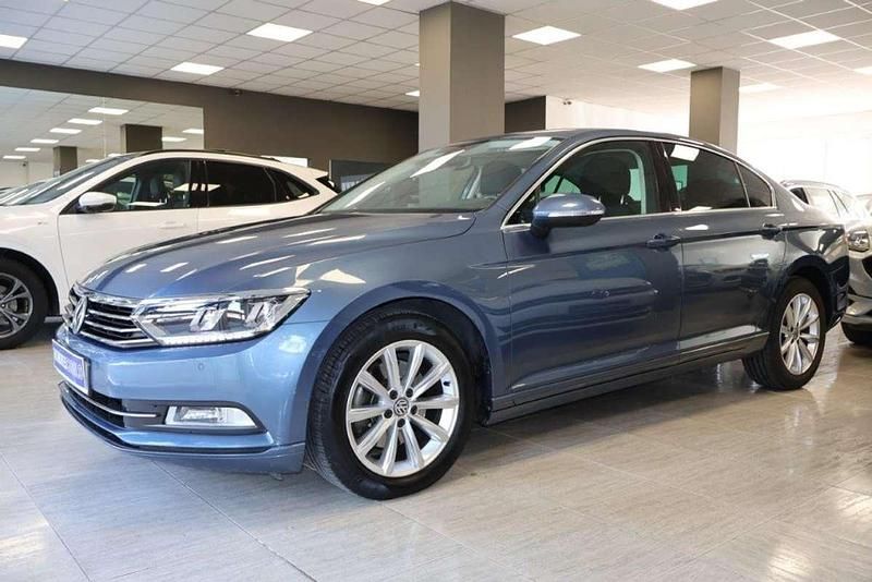 Usado VW Passat Advance 150 CV (110 kW) 2018 Azul Berlina